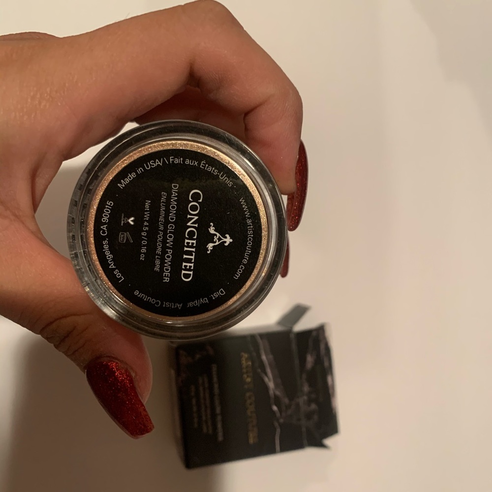 Artist couture conceited highlighter powder